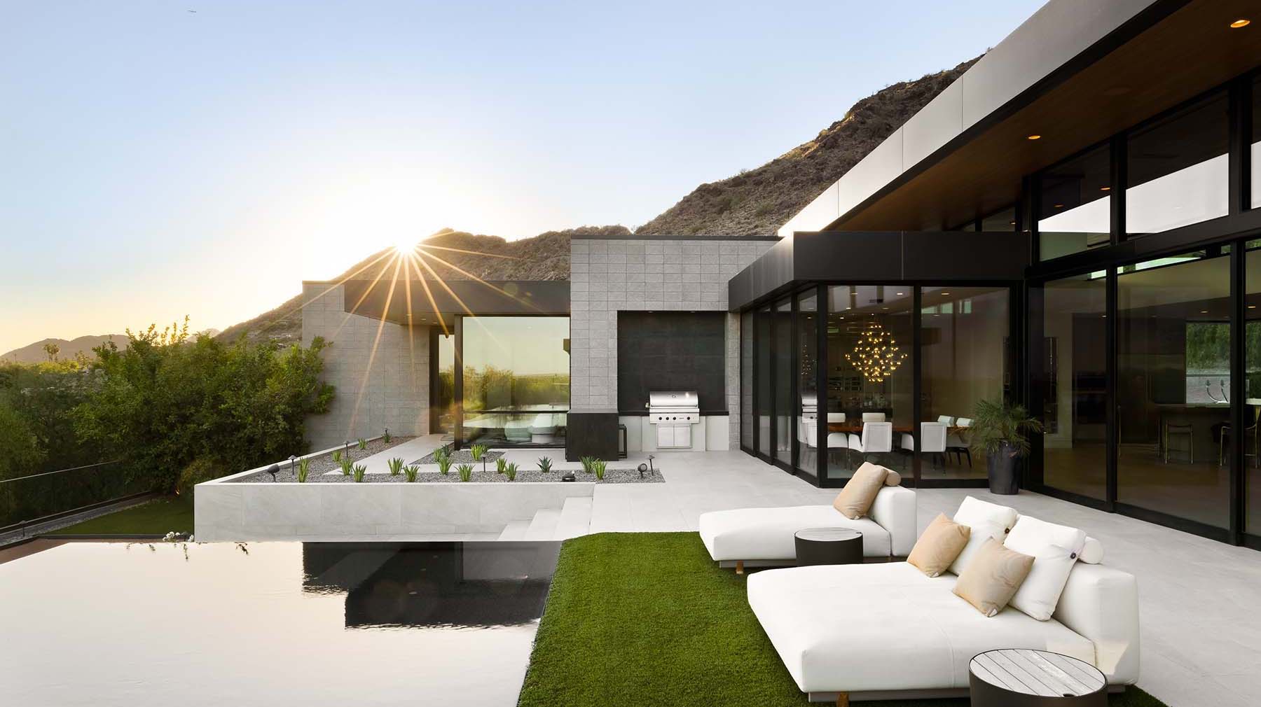 Moody Modern LUXE Located in Scottsdale Ariz Drewett Works is an award winning architecture firm specializing in luxury residential hospitality and commercial architecture